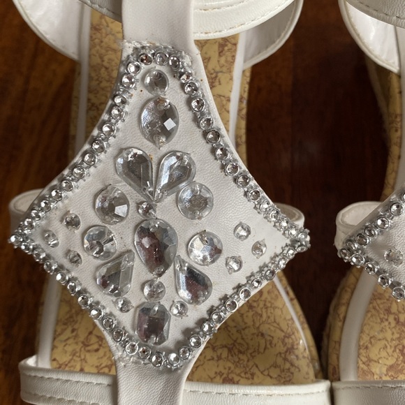 Jewels Princess Dress Shoes for Girls - Picture 4 of 15